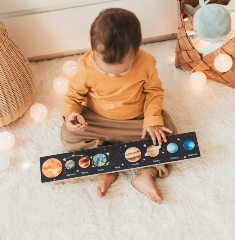 Gifts for Kids who like space - montessoir puzzle